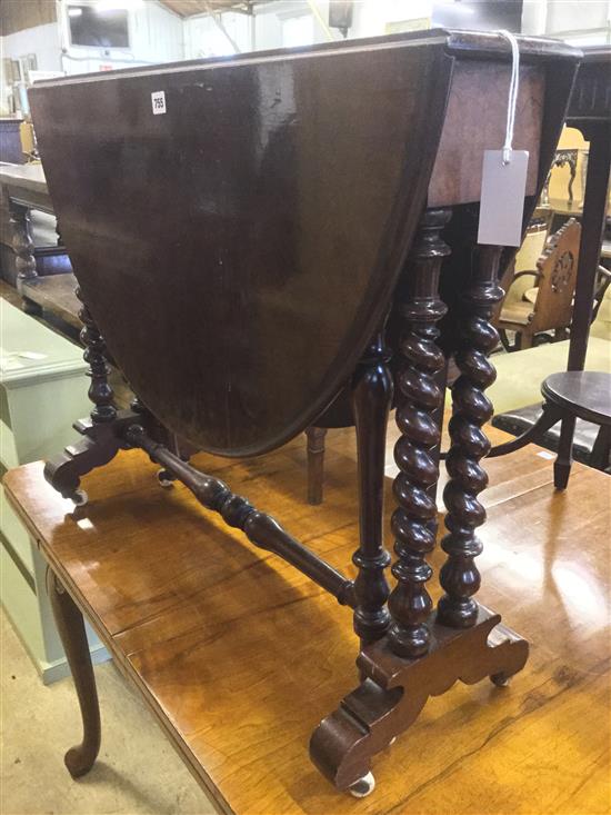 Victorian walnut oval sutherland table